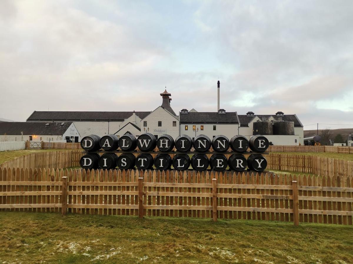 Dalwhinnie Old School Hostel Exterior photo